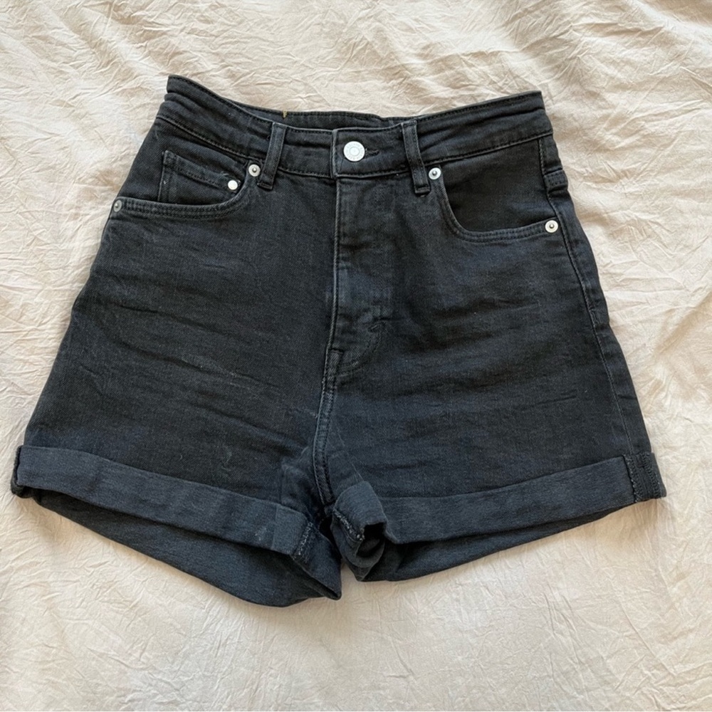 H&M Divided Black Mom Shorts